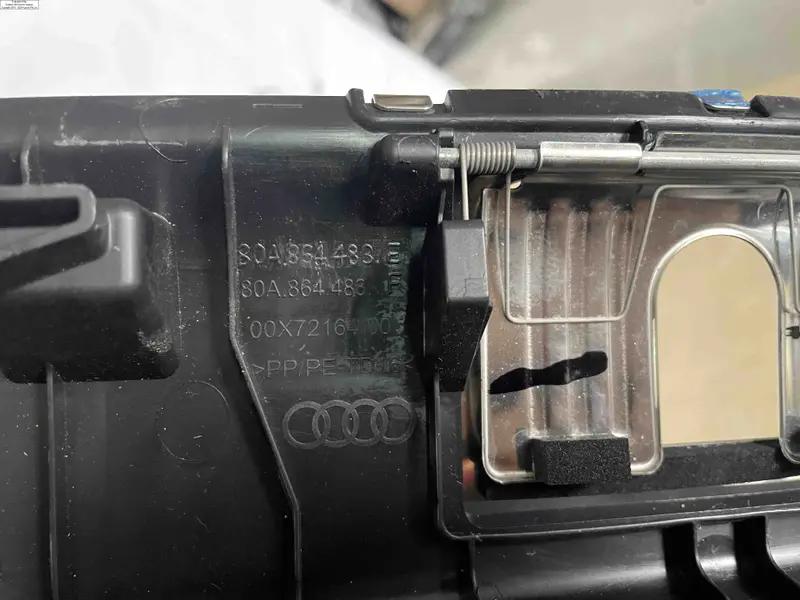 захист панелі багажника