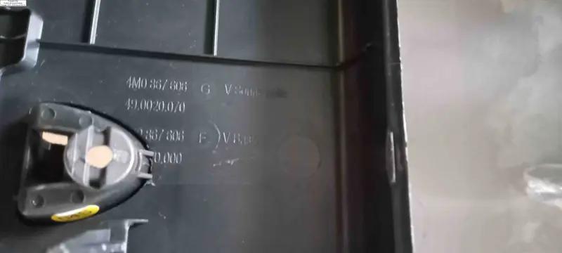 захист стойки кришки багажника