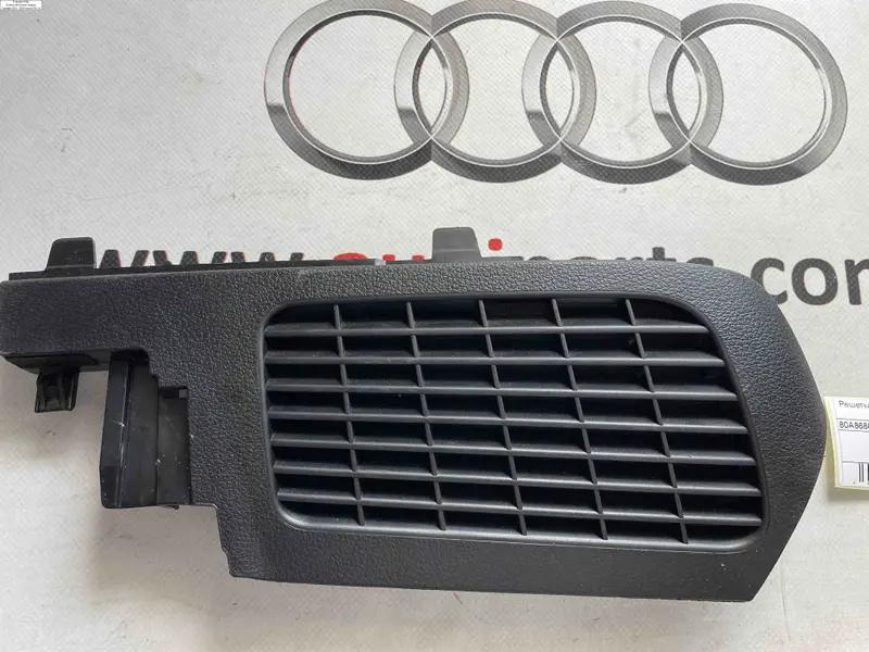 решітка обшивки права  q5 80a