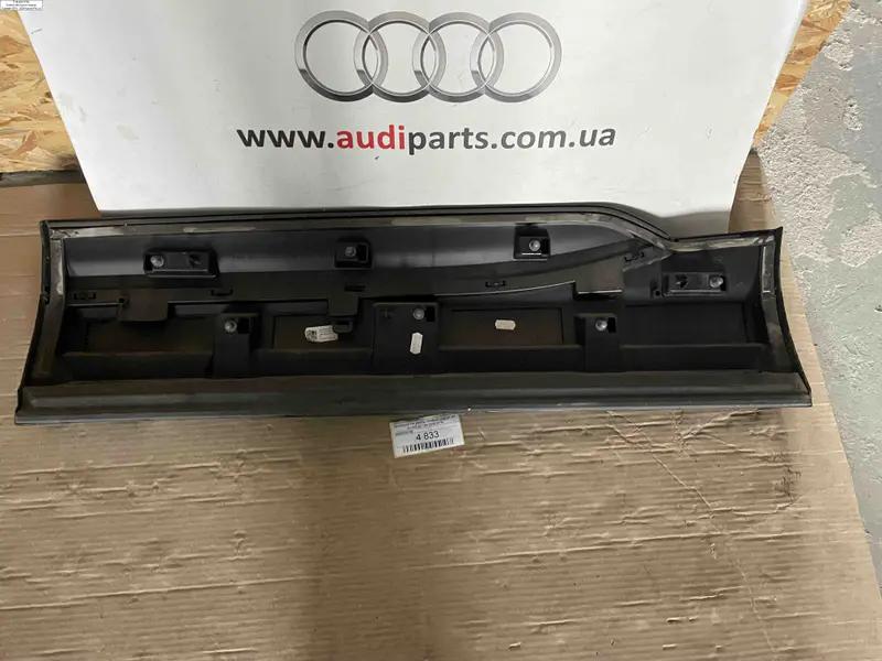 накладка на дверку правий зад r q7 4m s-line