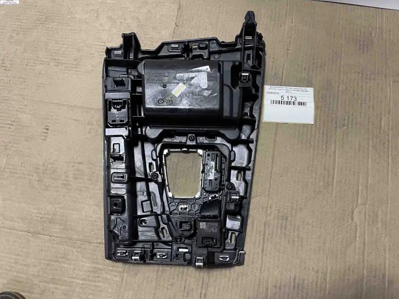 декоративна накладка центральної консолі з кронштейном q5 80a
