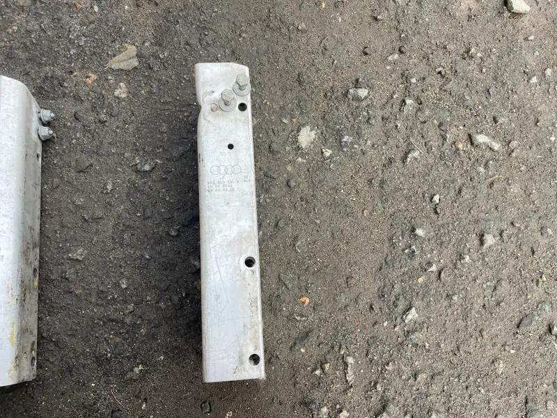 кронштейн підсилювача заднього бампера