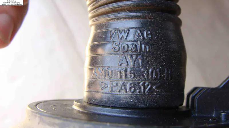 патрубок маслозаливний горловини