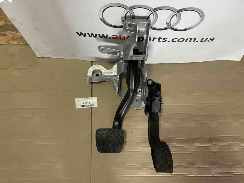 кронштейн опорний гальмівного вузла  e-tron