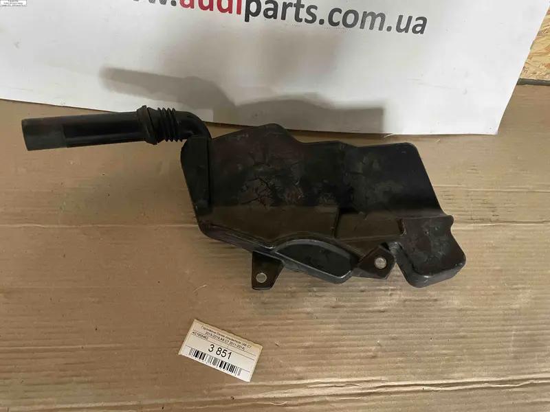 горловина бачка омивача