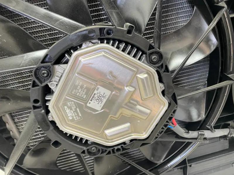 касета радіаторів з вентиляторами sq7/sq8/rsq8/urus 4.0