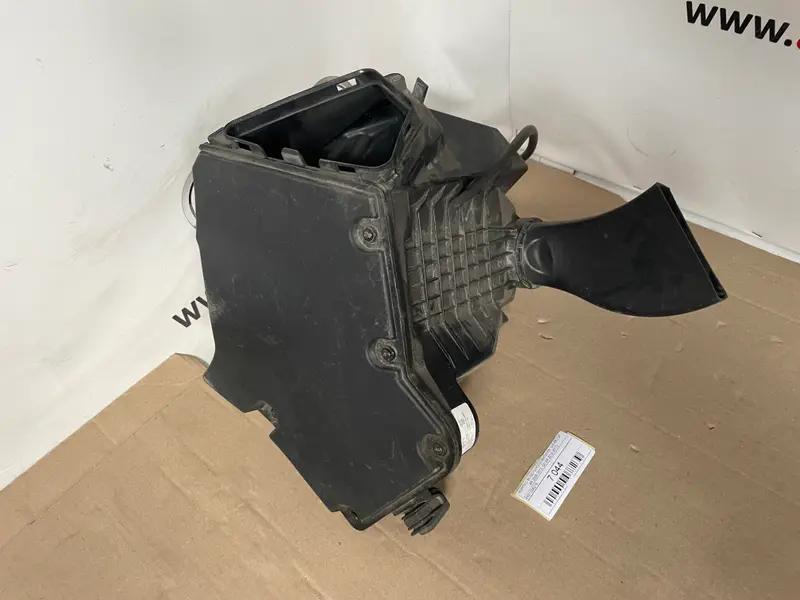 корпус повітряного фільтра  q-5 8r