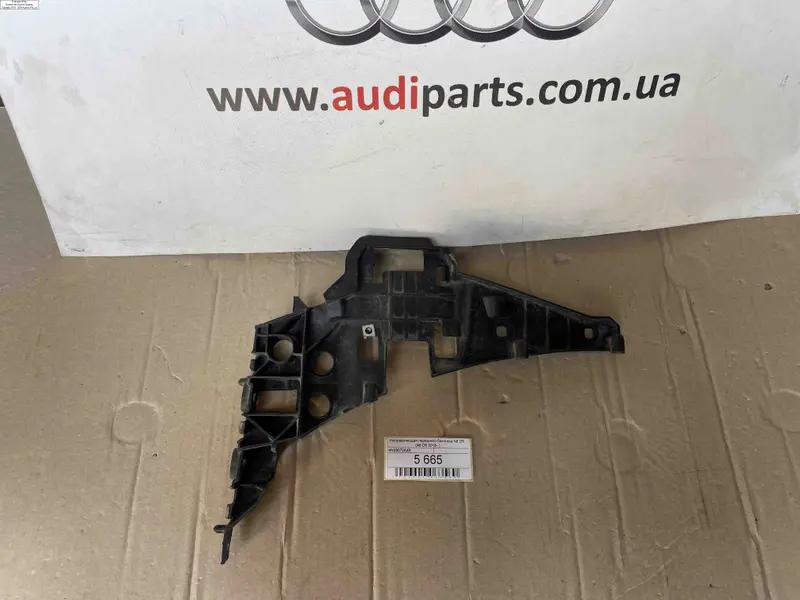 направляюча  переднього бампера a8 d5