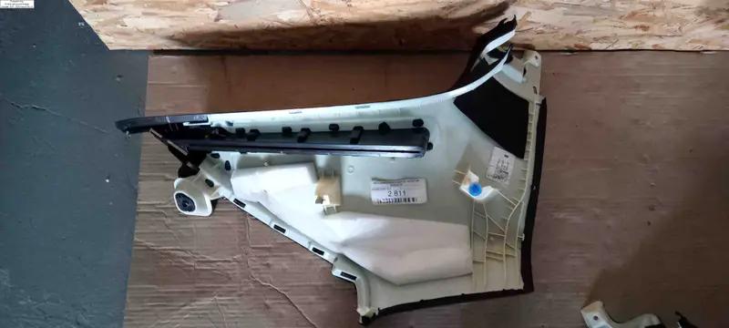 обшивка стойки права q7 4m