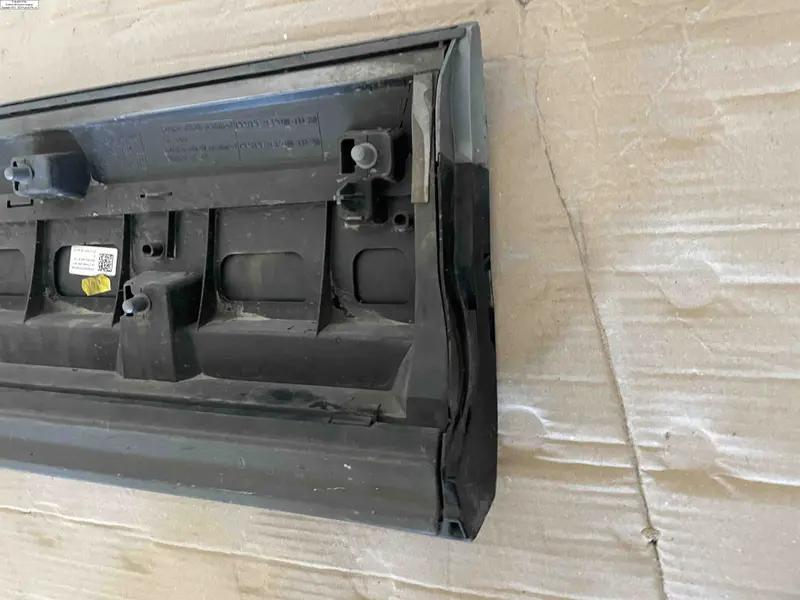 накладка дверки права  передня q7 4m