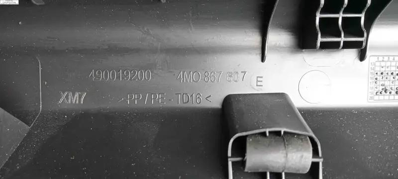 обшивка кришки багажника ліва q7 4m