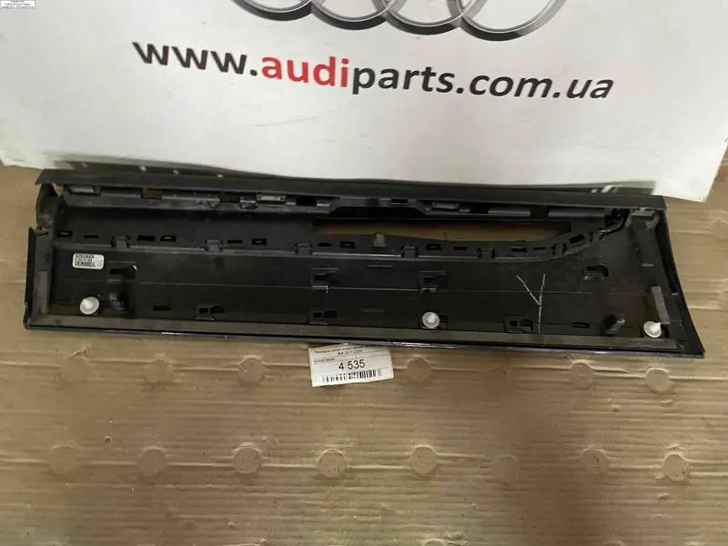 накладка на ліві задні двері q5 80a