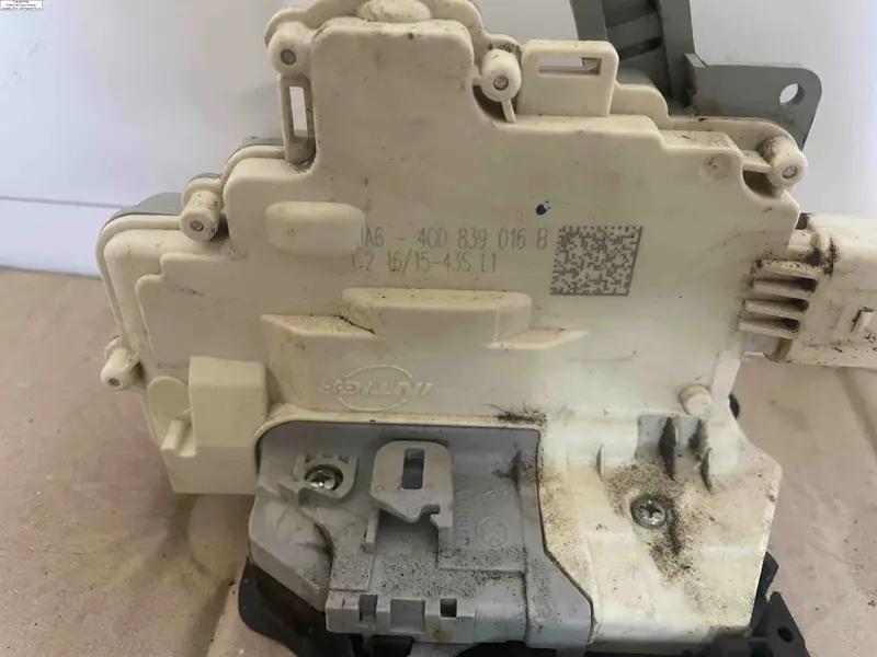 замок задньої  правої дверки q7 4m