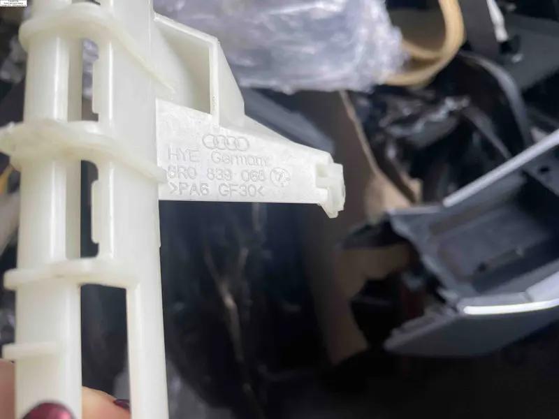 напраляюча скла задніх правих дверей q5 8r