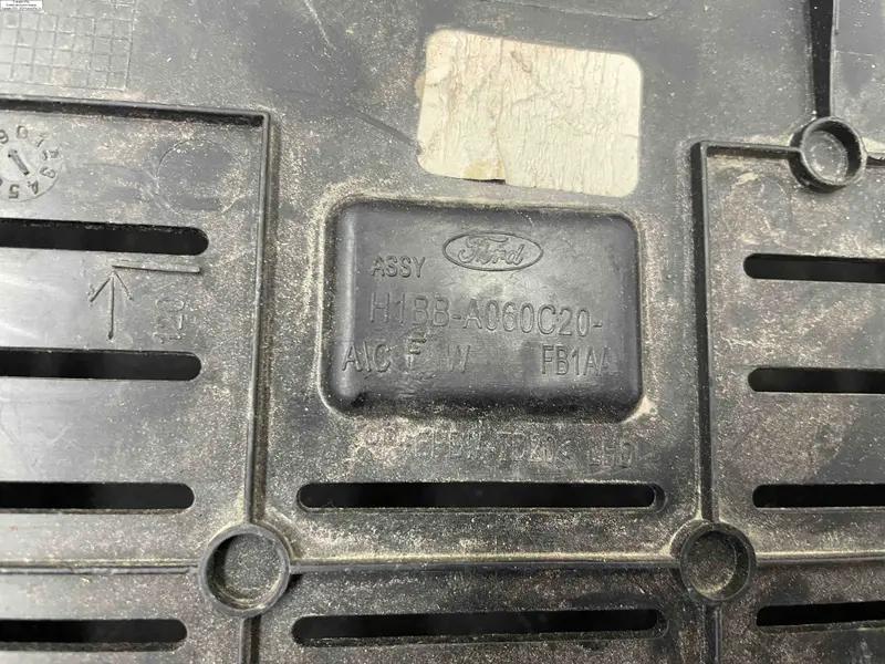 пластик бардачка ford