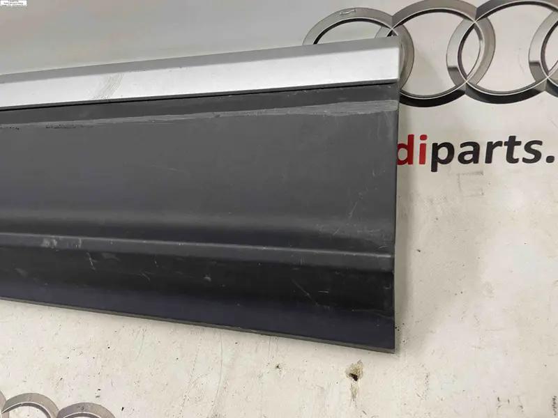накладка лівої переднтої дверки рест q7 4m