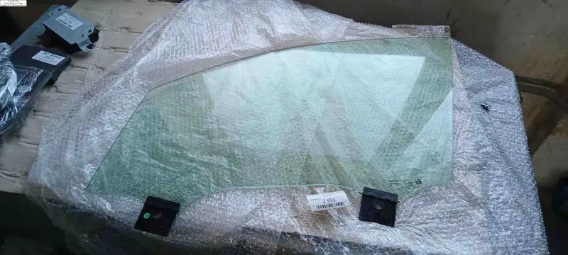 скло передньої лівої дверки подвійне q7 4m
