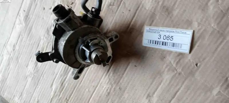 вакумний насос гальм ford focus