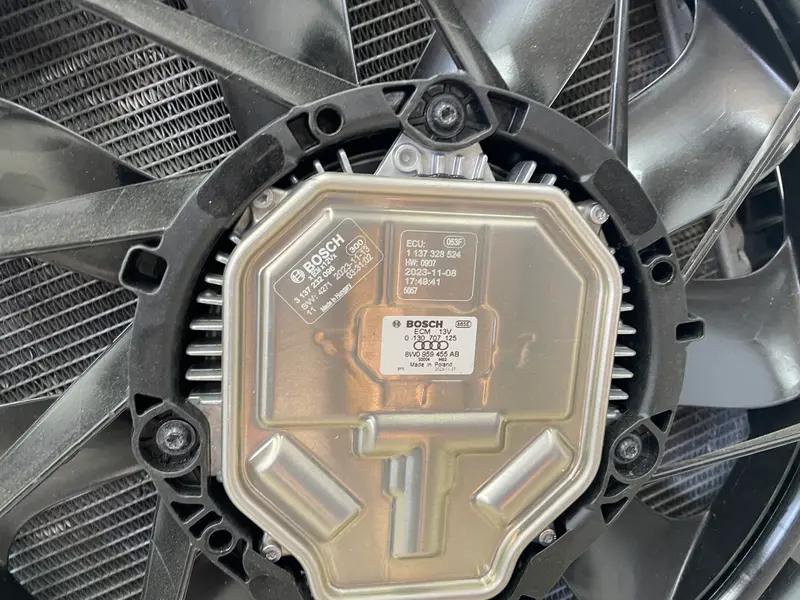 касета радіаторів з вентиляторами sq7/sq8/rsq8/urus 4.0