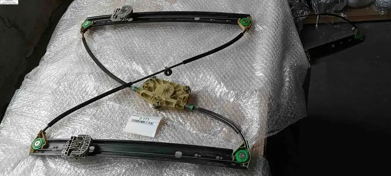 механізм склоочисника дверей задніх правих  q7 4l