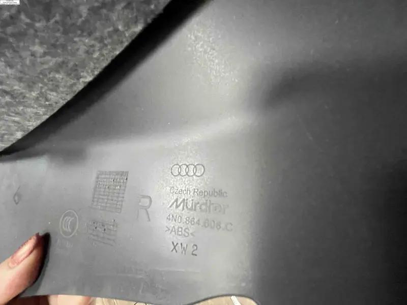 обшивка порогу права світлодіодна  a8 d5