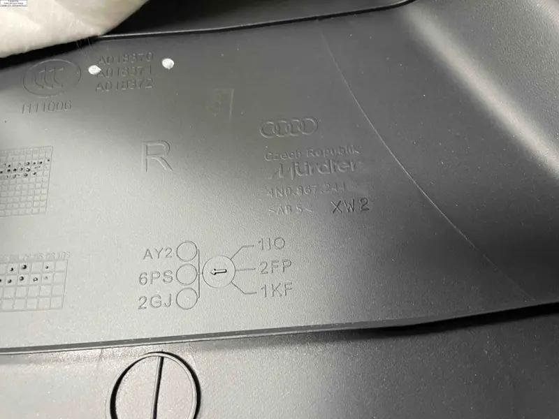 обшивка стойки права a8 d5