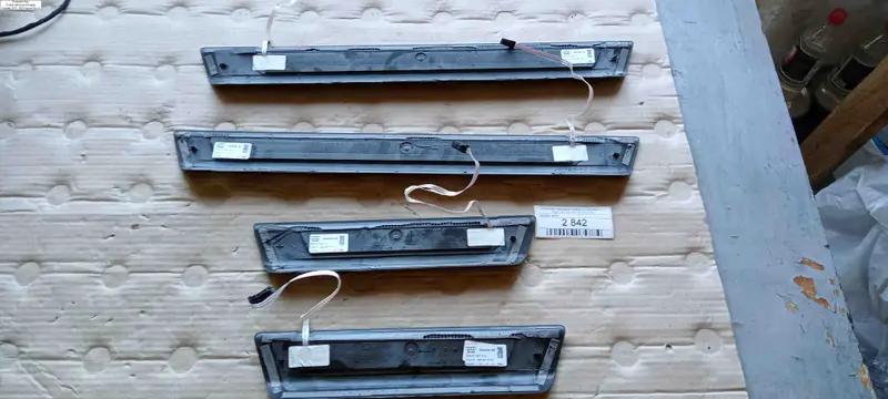 комплект накладки порога з підсвіткою s q7 4m