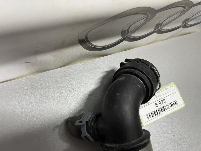 патрубок охолодження