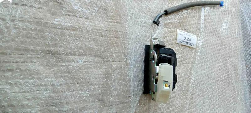 замок задней крышки багажника