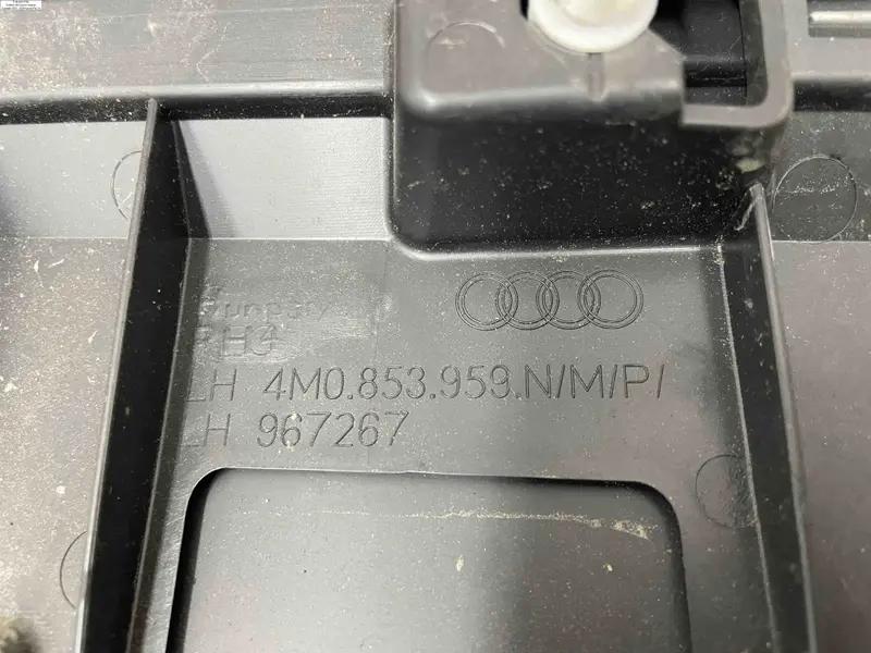 накладка лівої переднтої дверки рест q7 4m
