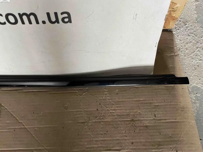 ущільнювач дверки з декоративною накладкою правий