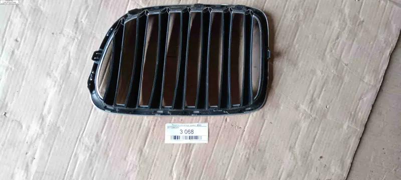 решітка радіатора права bmw