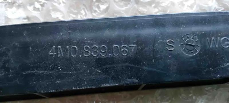 направляюча скла лівих задніх дверей