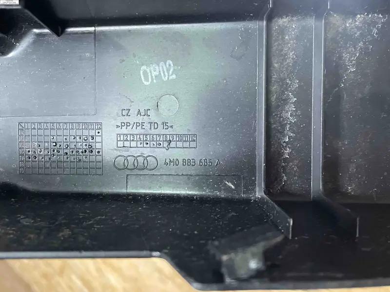 накладка внутрішня салазки сидіння другого ряду