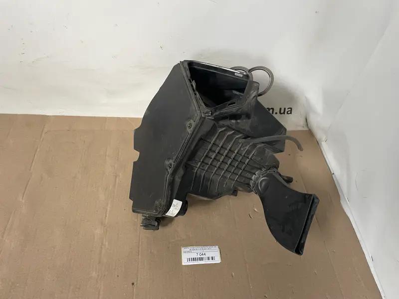 корпус повітряного фільтра  q-5 8r